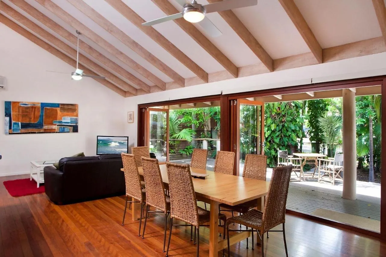 7 Depper Cosy Beach House In Central Sunshine Beach contacts