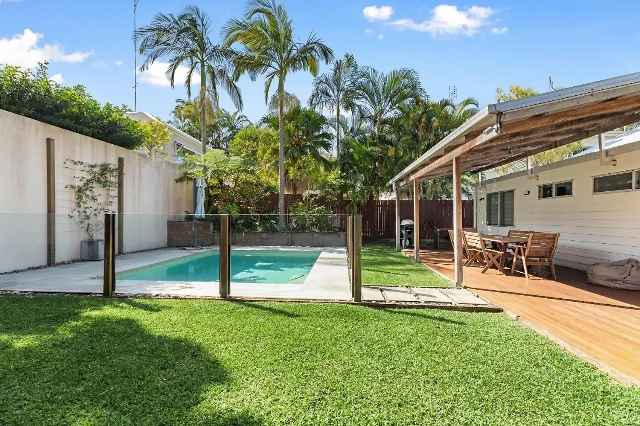 7 Depper Cosy Beach House In Central Sunshine Beach