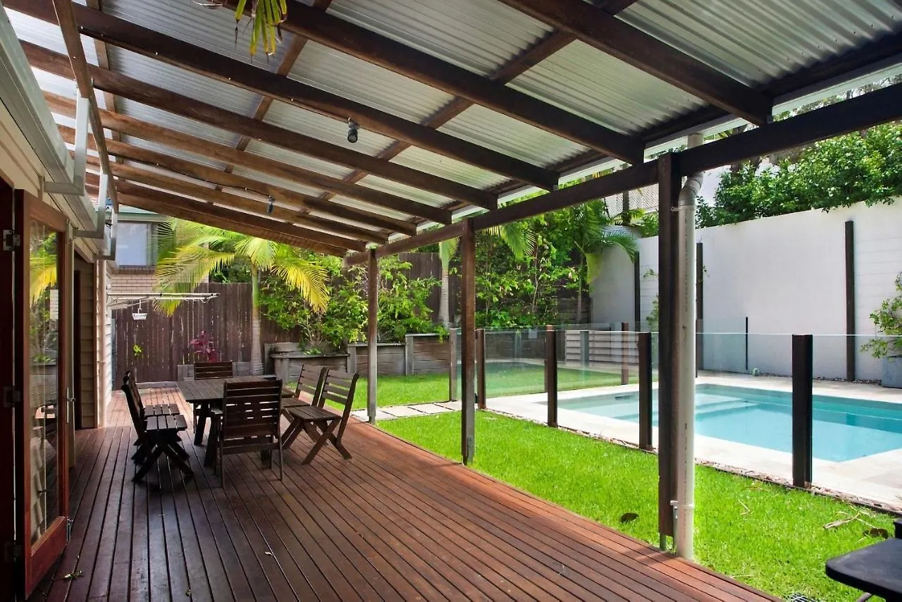 7 Depper Cosy Beach House In Central Sunshine Beach Holiday home